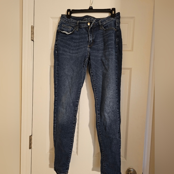 Universal Thread - Picture 2 of 2